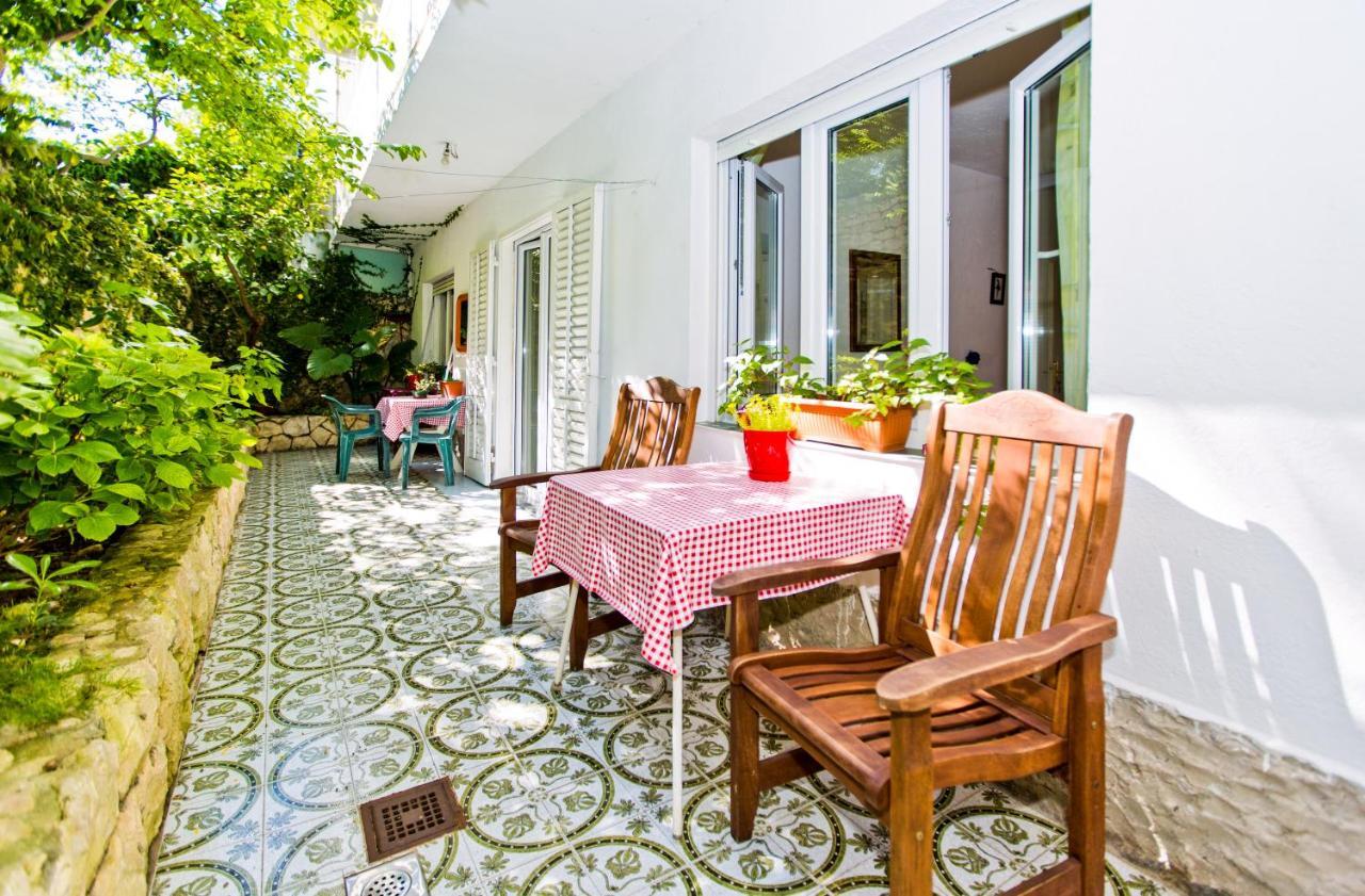 Rooms Barbaric Đảo Hvar Ngoại thất bức ảnh